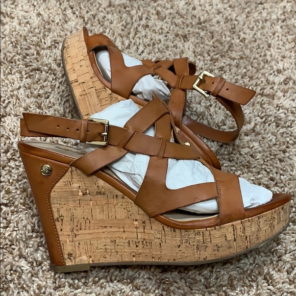 GUESS Platform Sandals ❗️SOLD❗️ - Picture 5 of 5